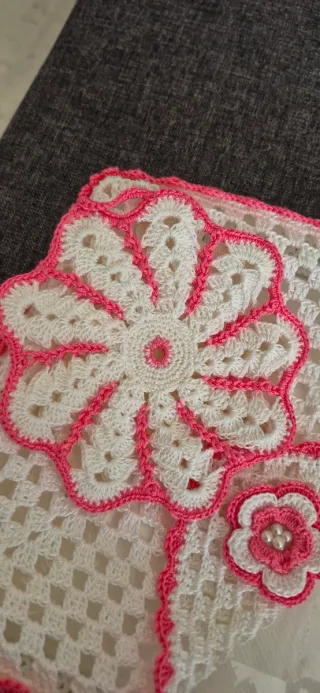 Portatovaglioli uncinetto bianco e rosa e presina