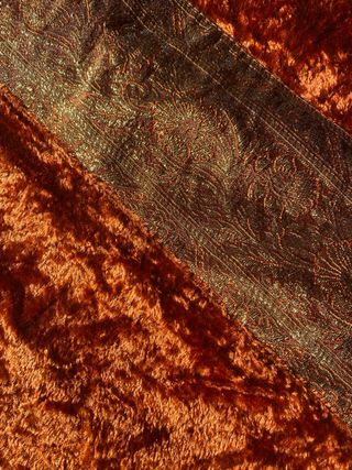 Colcha terciopelo y bordado cama 180 cm