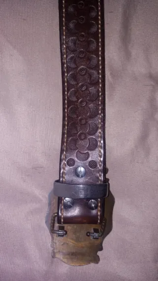 Cinturones/Correas de cuero artesanales.