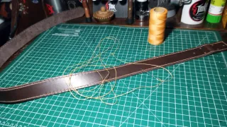 Cinturones/Correas de cuero artesanales.