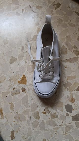 Zapatillas blancas con plataforma
