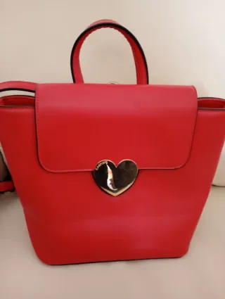 Borsa Carpisa a mano in pelle rossa con cuore oro