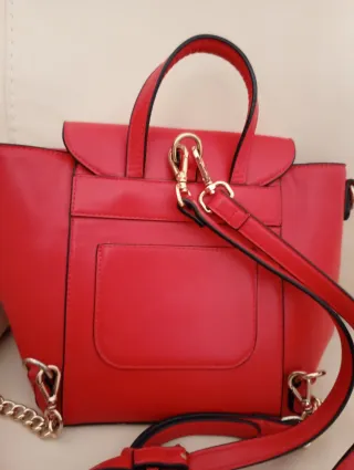 Borsa Carpisa a mano in pelle rossa con cuore oro