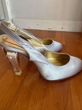 2 pares de Zapatos de tacón SALplateados y dorados