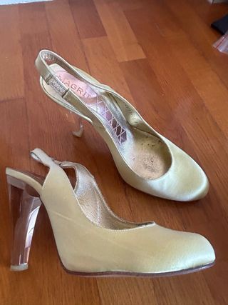 2 pares de Zapatos de tacón SALplateados y dorados