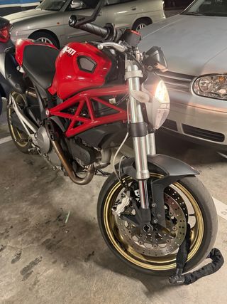 Ducati Monster 696 Roja A2