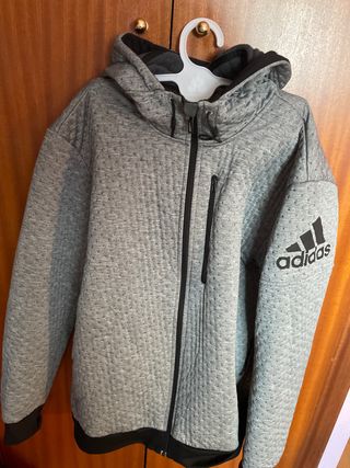 Chaqueta Adidas gris y negra