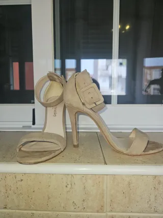 Zapatos de tacón beige talla 38