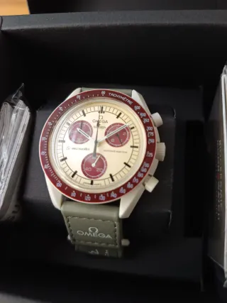 Omega x Swatch Plutón