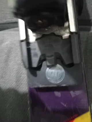 Esquís Atomic con fijaciones