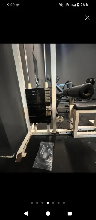 Macchina da palestra con carrucola e rack per squat