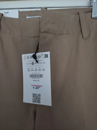 Pantalón beige corte Flare
