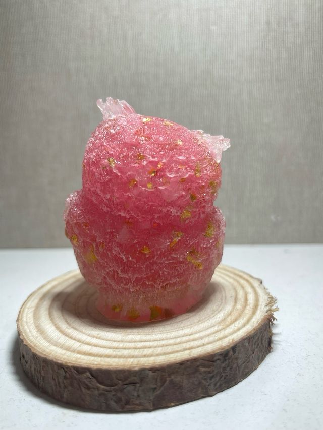 Búho mineral rosa con brillos