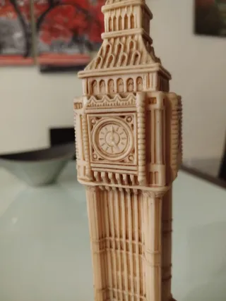 Escultura Big Ben madera beige