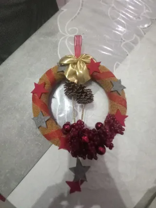 Ghirlanda natalizia fatta a mano