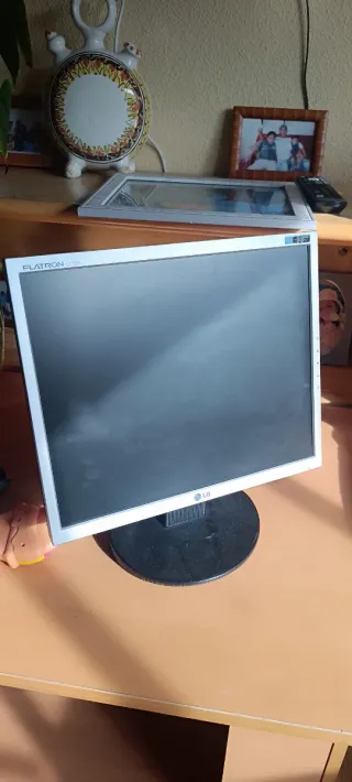 Monitor LG Flatron Plata