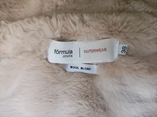 Chaqueta juvenil de paño de lana gris claro.