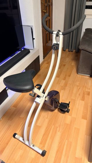Bicicleta estática blanca