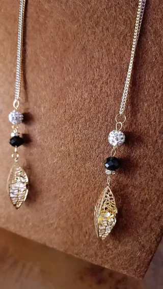 Collar dorado -plateado con strass y hojas