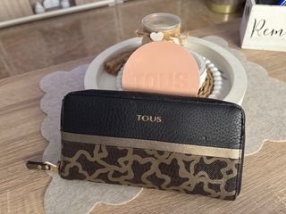 Cartera Tous negra y dorada