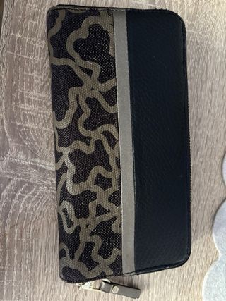 Cartera Tous negra y dorada