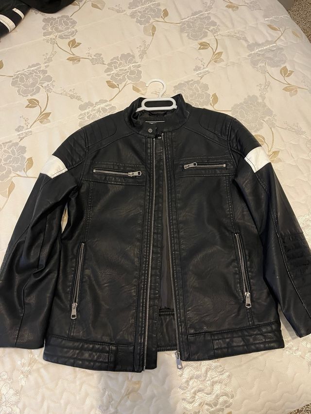 Chaqueta polipiel negra y blanca