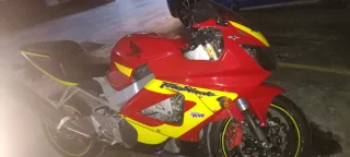 Honda CBR 900 RR Fireblade Roja