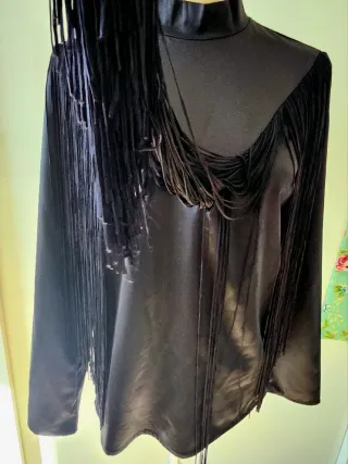 Blusa Negra con Flecos Talla S
