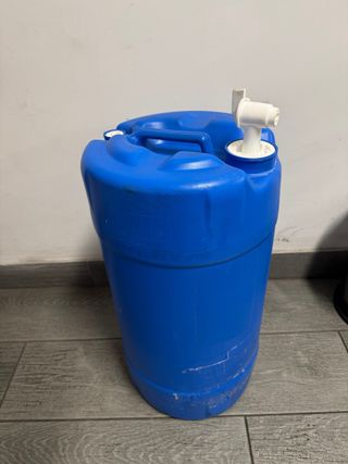 Depósito de agua azul con grifo 30L