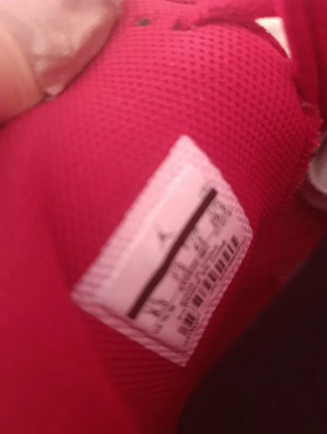 Zapatillas Jordan Rojas y Negras