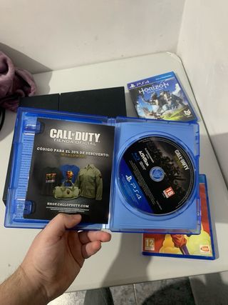 PS4 Negra NUEVA + Mando y 3 Juegos