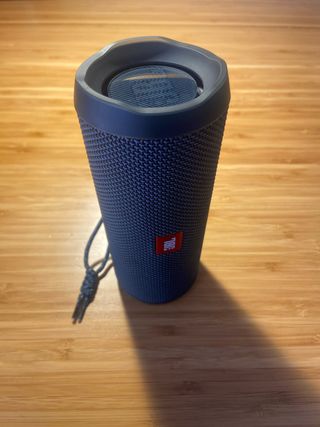 Altavoz JBL negro
