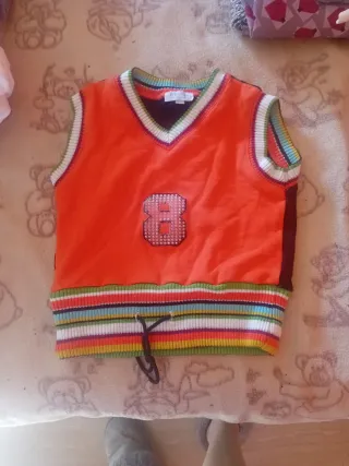 Gilet bambino arancione con numero 8 della brums
