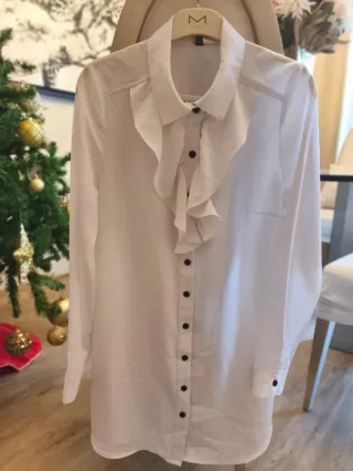 Camisa blanca con volantes Divided