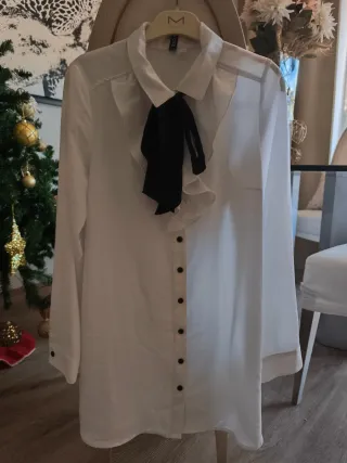 Camisa blanca con volantes Divided