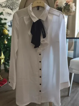 Camisa blanca con volantes Divided