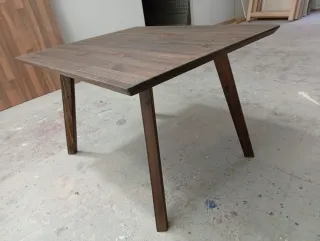 Mesa de centro de madera  Color nogal