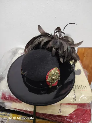 Cappello Bersaglieri con piume e stemma