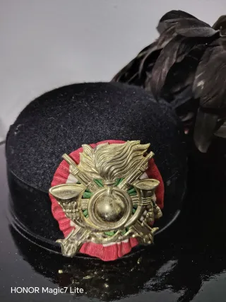 Cappello Bersaglieri con piume e stemma