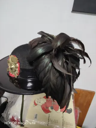 Cappello Bersaglieri con piume e stemma