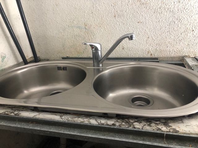 Fregadero doble de metal