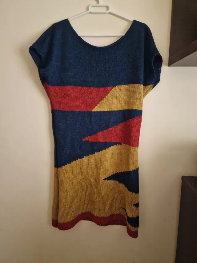 Vestido de lana con diseño geométrico