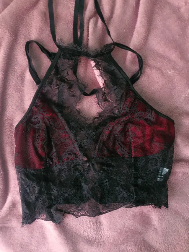 Corsé gótico negro y rojo