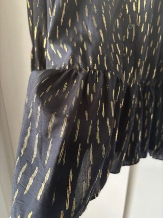 Vestido Zara negro con detalles dorados