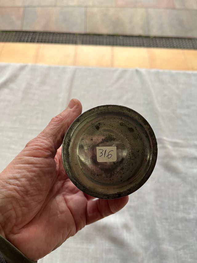 Aceitera de latón antigua