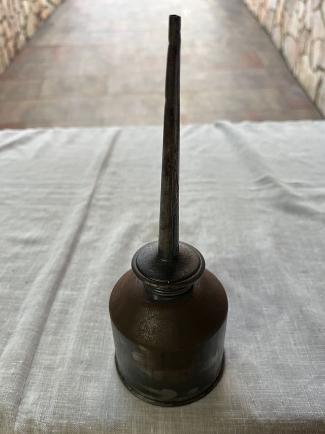 Aceitera de latón antigua