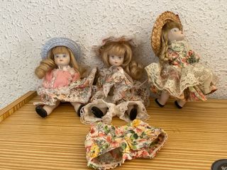 3 Muñecas de Porcelana Vestidas