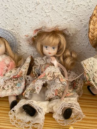 3 Muñecas de Porcelana Vestidas