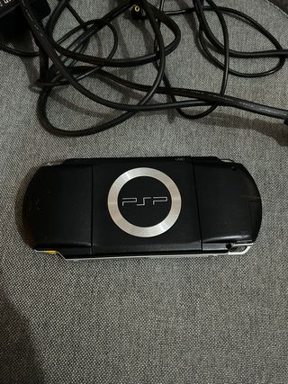 PSP Fat 1004 Nero + Caricabatterie + Memory Stick