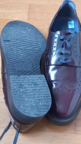 Zapatos granates con cordones